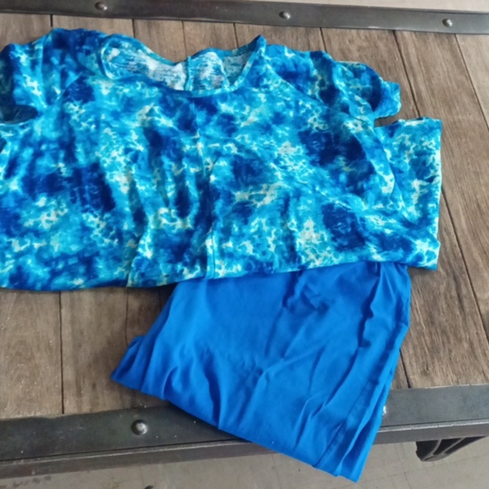 Capri and blouse set, 3x women within